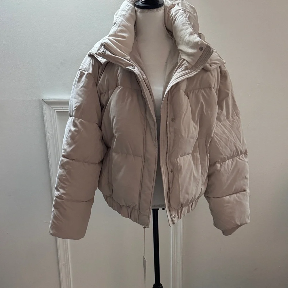 Abercrombie & Fitch Women's Beige Puffer Jacket - Picture 1 of 15